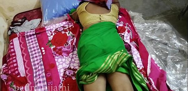  Sexy babhi in green saree with big ass